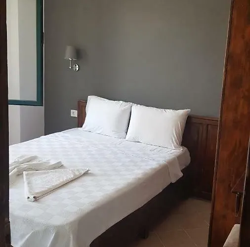 Hotel Poppy 2*
