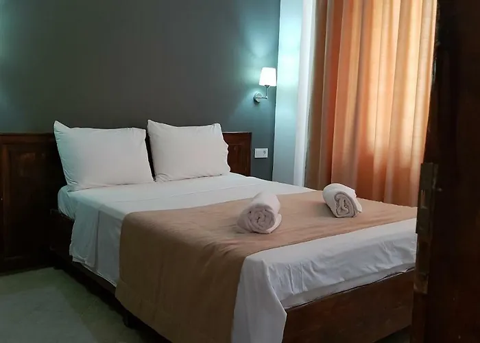 Poppy Hotel 2*